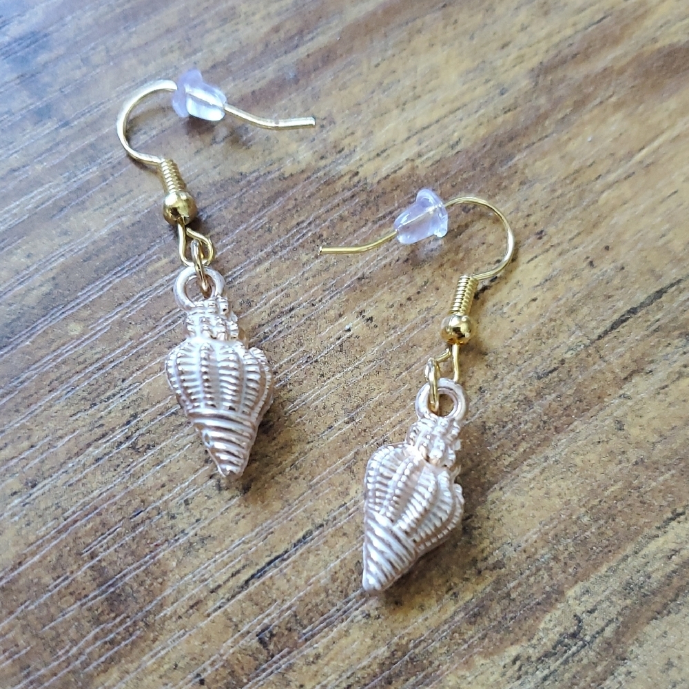 Chic Gold-Toned Shell Earrings